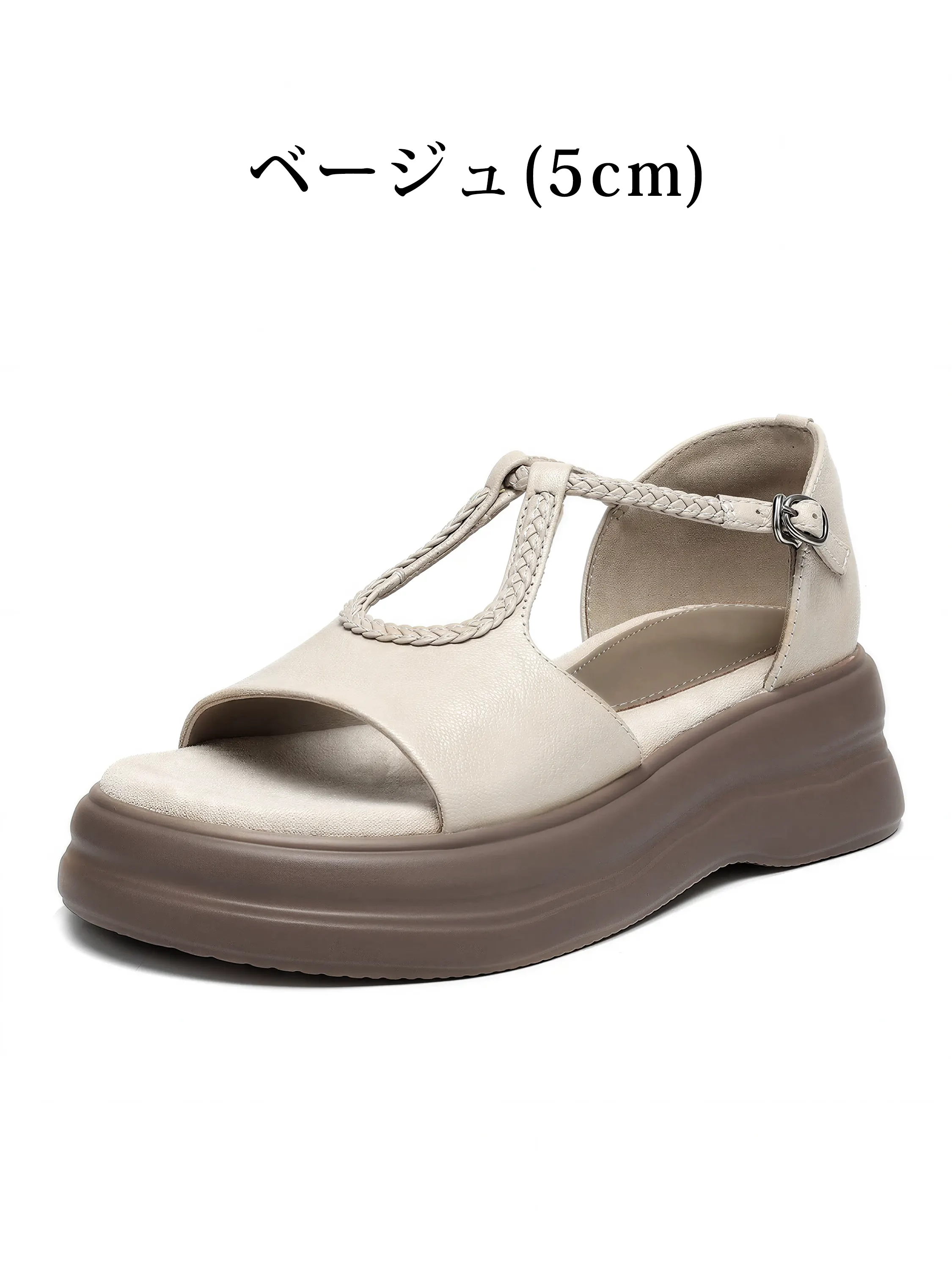 ベージュ色のレディース夏サンダル（5cmヒール）の製品写真。スタイルアップを叶える厚底プラットフォームソールと、上品な編み込みTストラップが特徴。