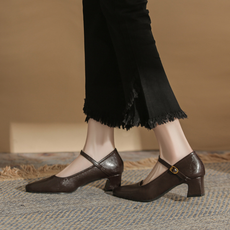 チャンキーヒール美脚パンプス