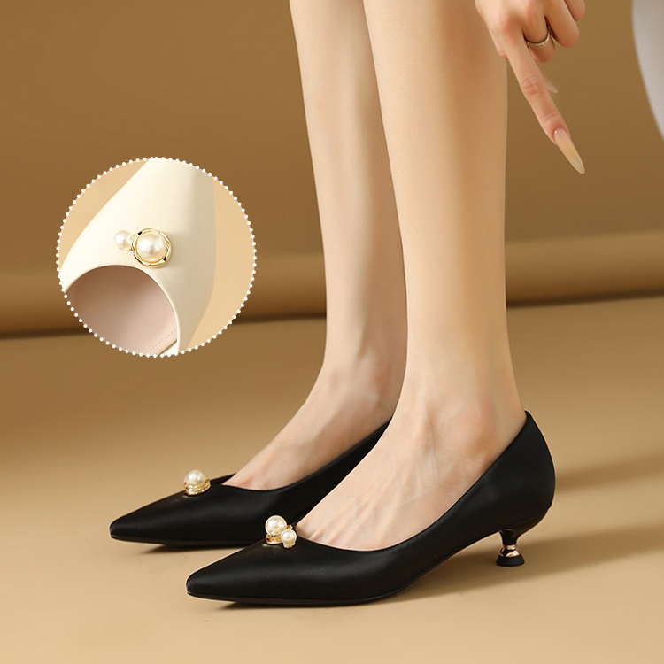 上品パール くびれヒール美脚パンプス