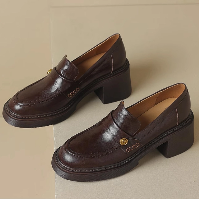 メタルパーツ付きラウンドトゥローファー