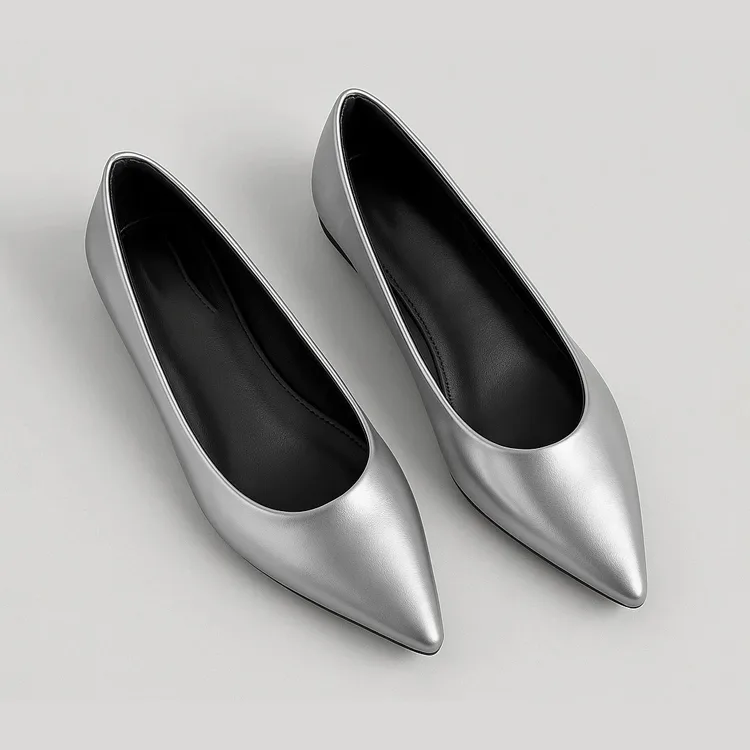 KENPOGEN 幅広でも痛くない ゆったり履けるインヒールエナメルパンプス シルバー