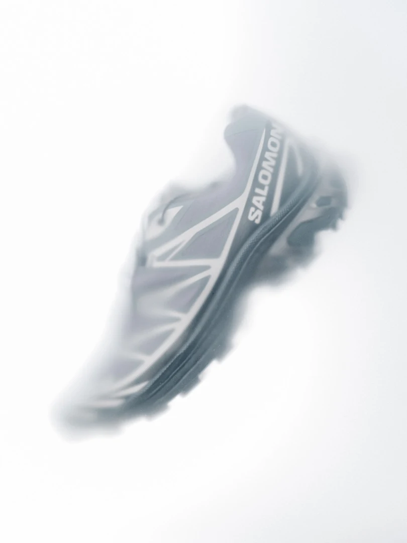 Salomon XT-6 PROTECTIVE shoe in motion blur