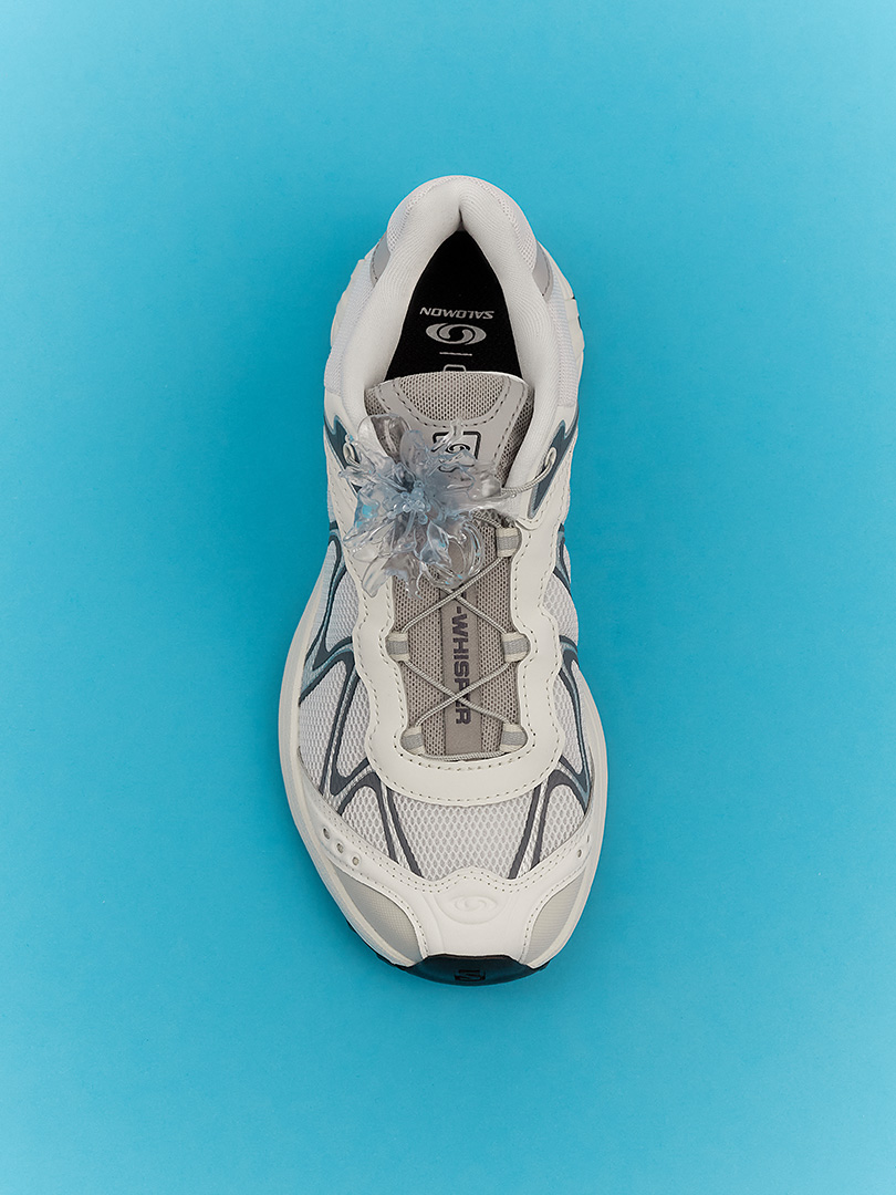 Top view of a white Salomon XT-WHISPER GORE-TEX shoe with JISOO Flower accessory