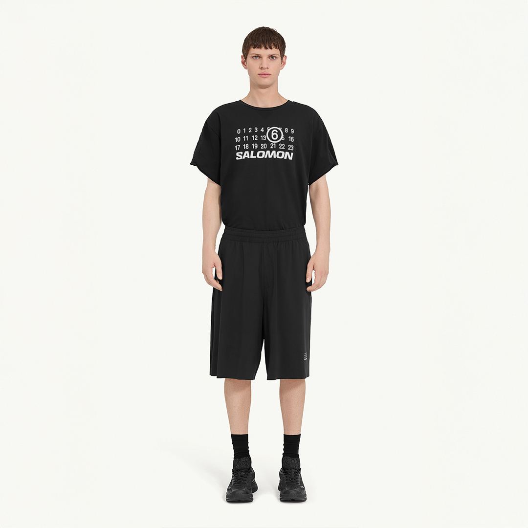 WIDE SHORT MM6 Unisex in Deep Black