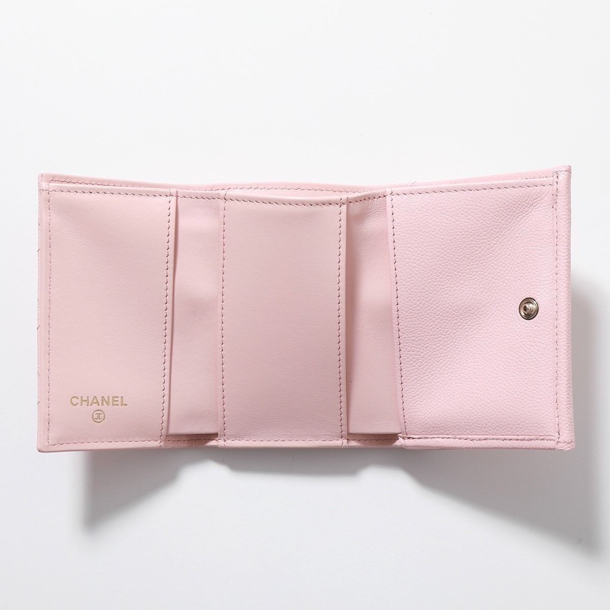 入手困難カラー♪【CHANEL】三つ折り財布 キルティングレザー