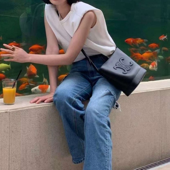 ★Celine セリーヌ★スモール バケット キュイル TRIOMPHE