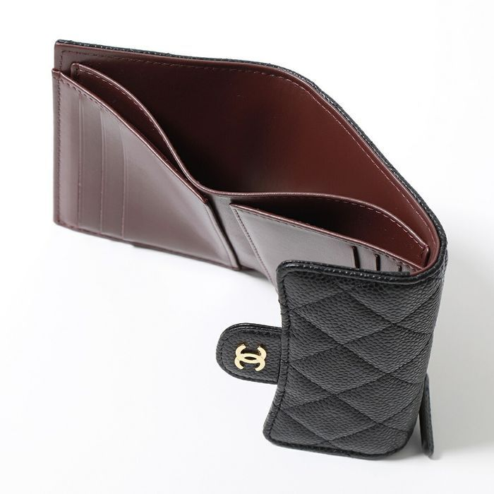 入手困難カラー♪【CHANEL】三つ折り財布 キルティングレザー
