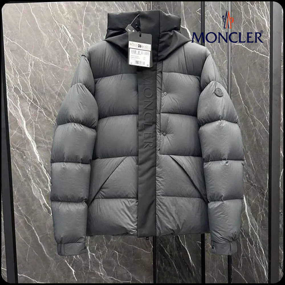 【MONCLER】Madeira フロントロゴ ショート ダウンジャケット