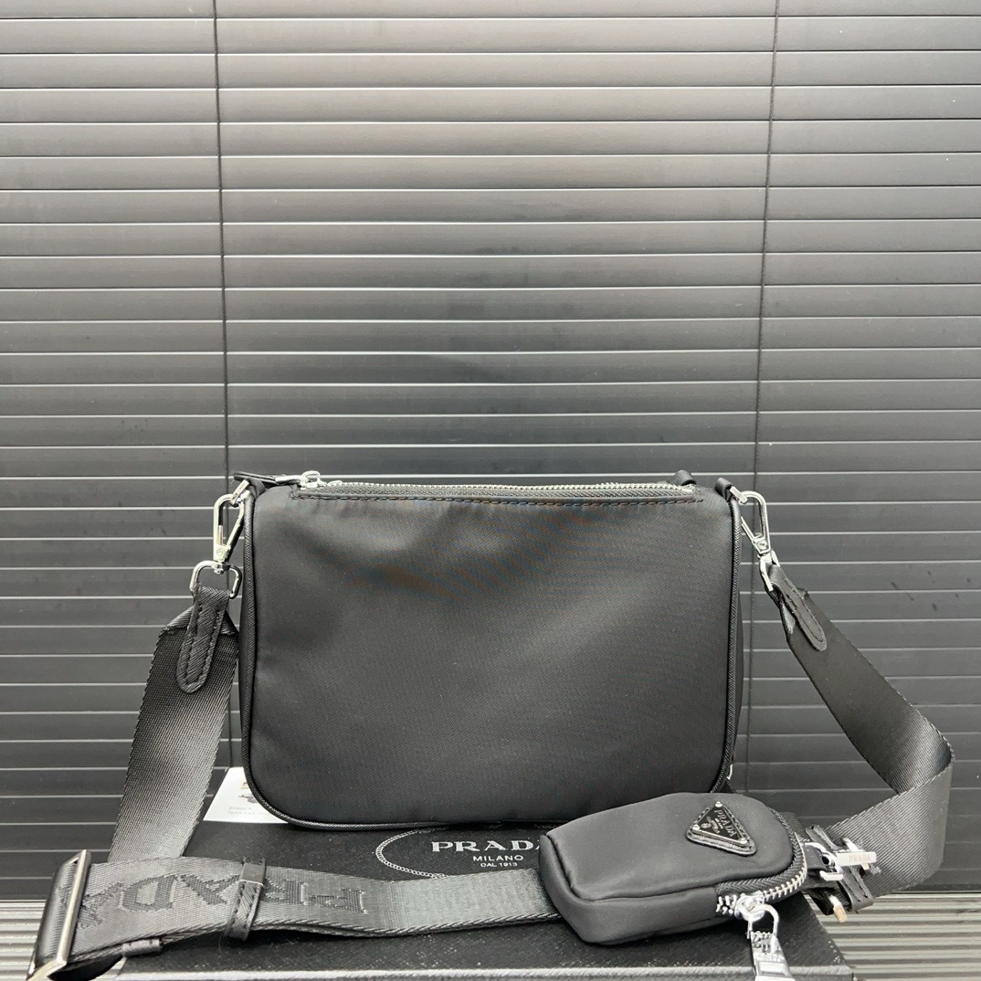 Prada ショルダーバッグ 3点セット ユニセックス