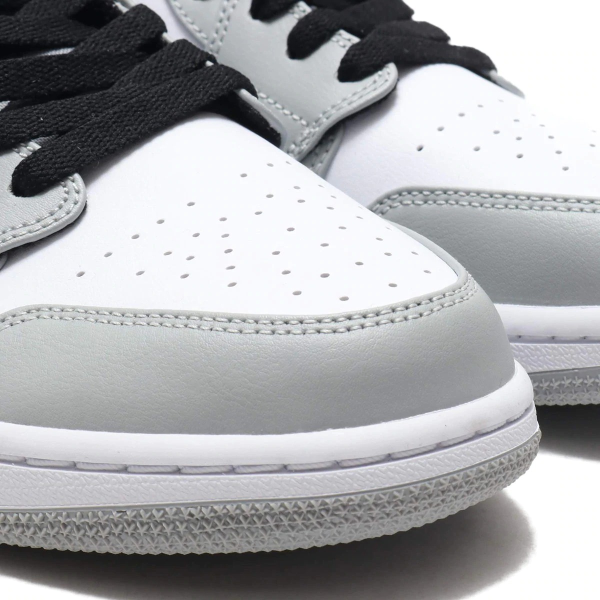 Nike　AIR JORDAN 1 MID LIGHT SMOKE GREY　スモークグレー