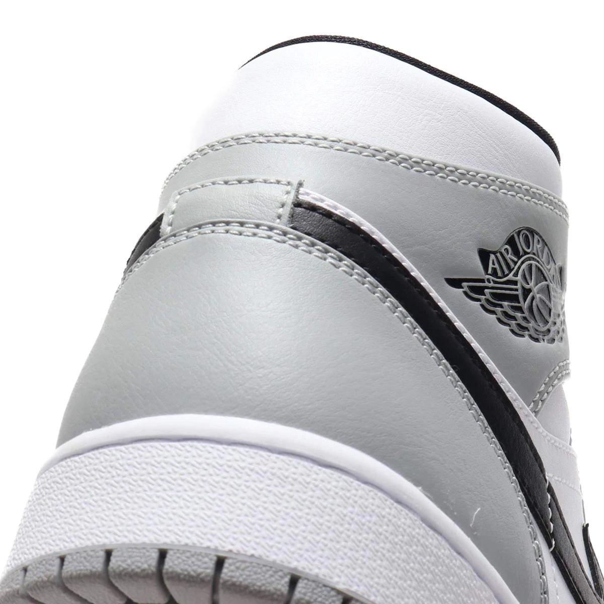 Nike　AIR JORDAN 1 MID LIGHT SMOKE GREY　スモークグレー