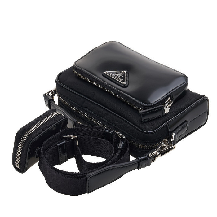 ♦PRADA♦Re-Nylon ブラッシュドレザークロスバッグ