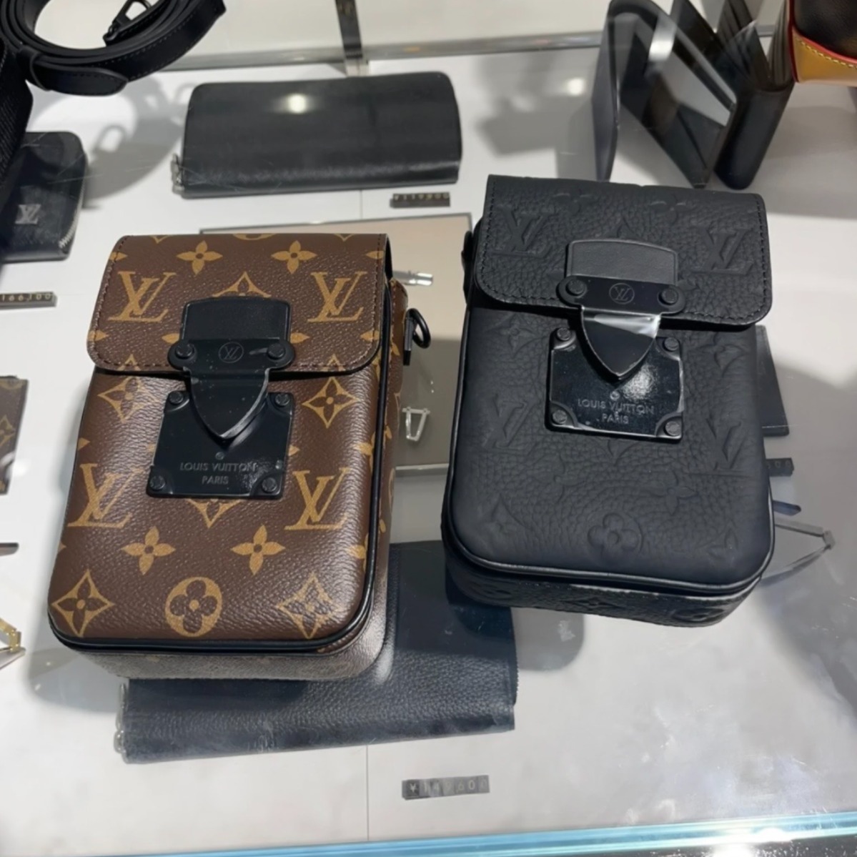【セレブ御用達】【Louis Vuitton】ウェアラブルウォレット