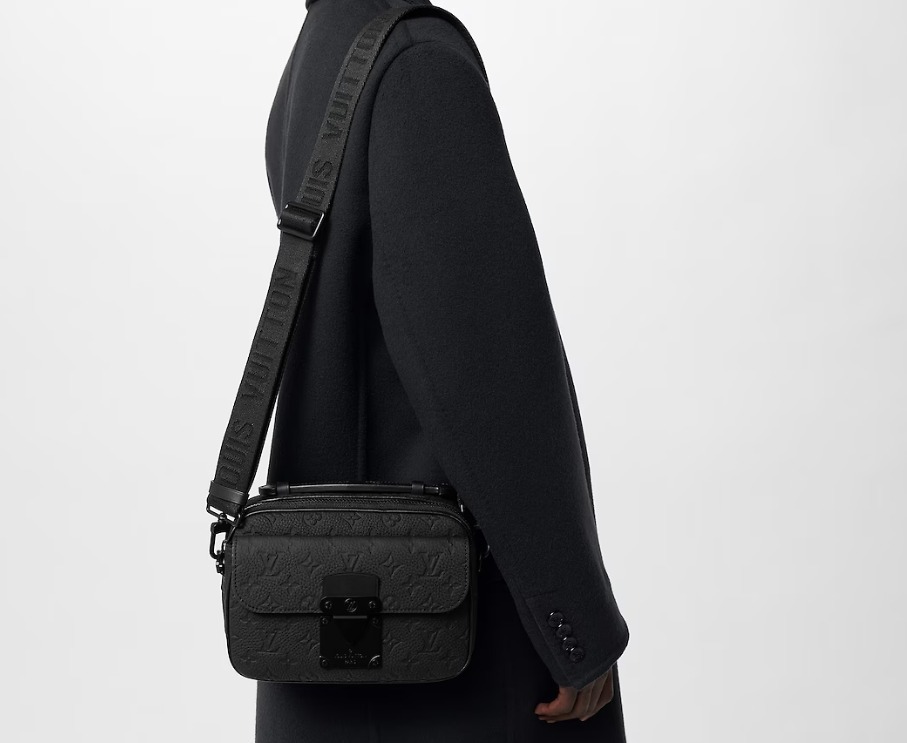 新作 LOUIS VUITTON 直営店 メッセンジャー モノグラム 黒 M58489