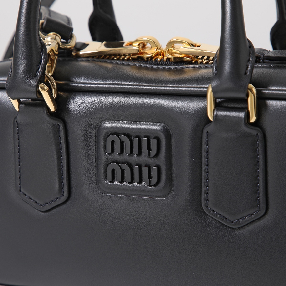 MIUMIU ショルダーバッグ ARCADIE アルカディ 5BB142 ACR3