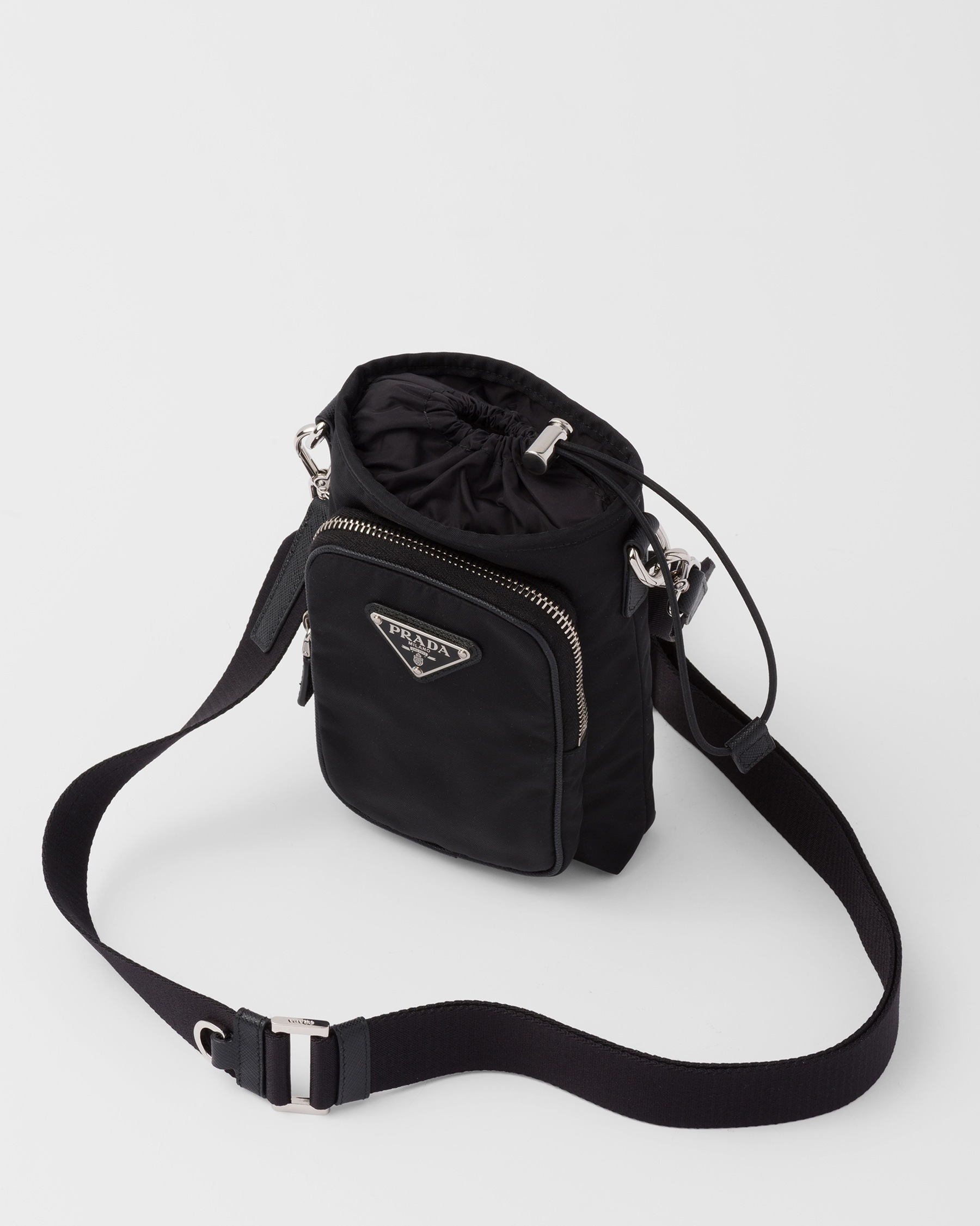 国内直営 **PRADA**　ナイロン スマートフォンケース