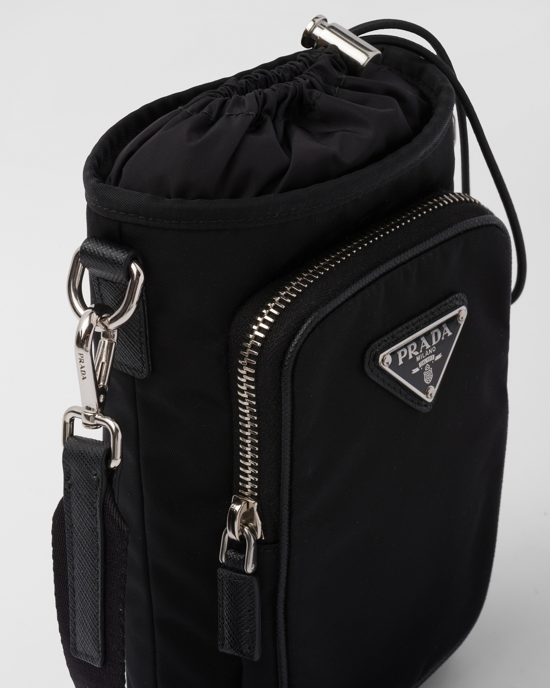 国内直営 **PRADA**　ナイロン スマートフォンケース