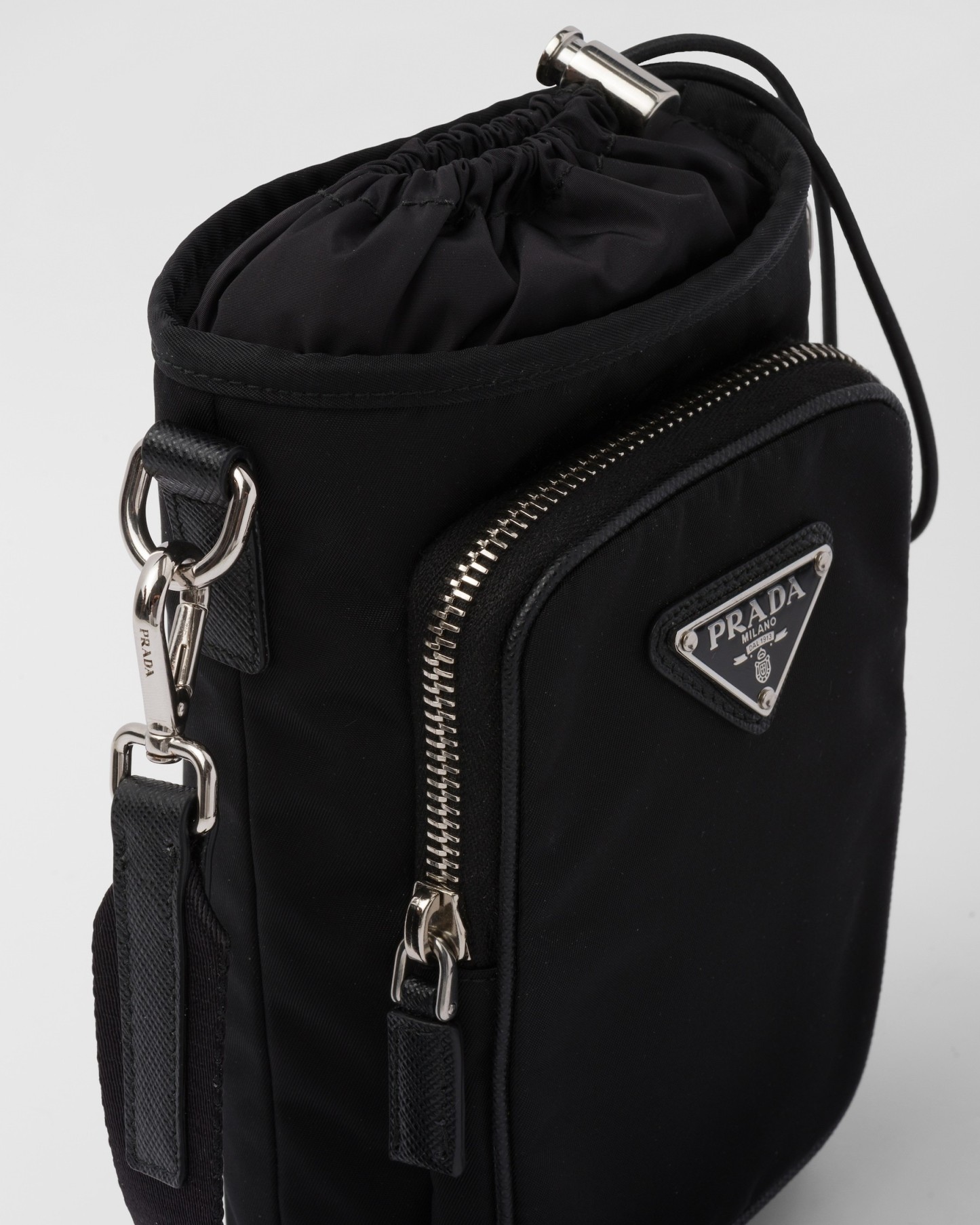 国内直営 **PRADA**　ナイロン スマートフォンケース