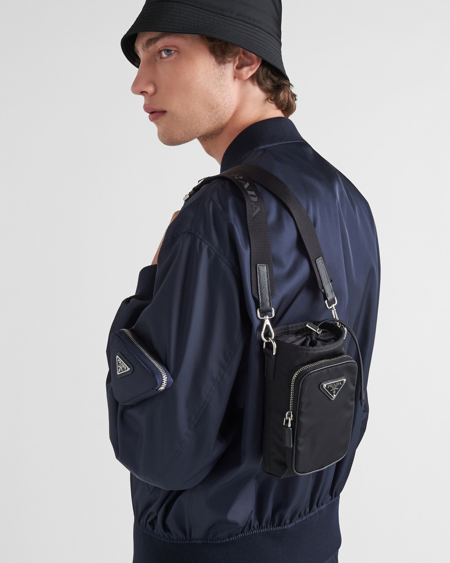 国内直営 **PRADA**　ナイロン スマートフォンケース