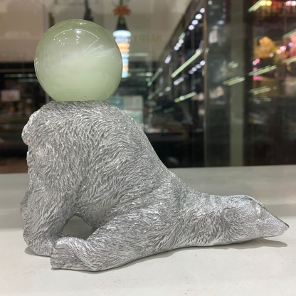 ホッキョクグマの台座