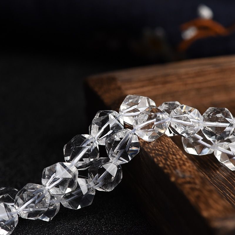 ダイヤモンドカット面の水晶連材