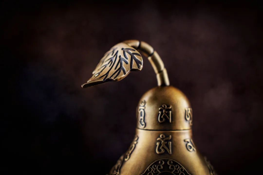 Ling Shan Magic Gourd - An Auspicious Mascot for Attracting Wealth and Protecting in Home and Office Feng Shui