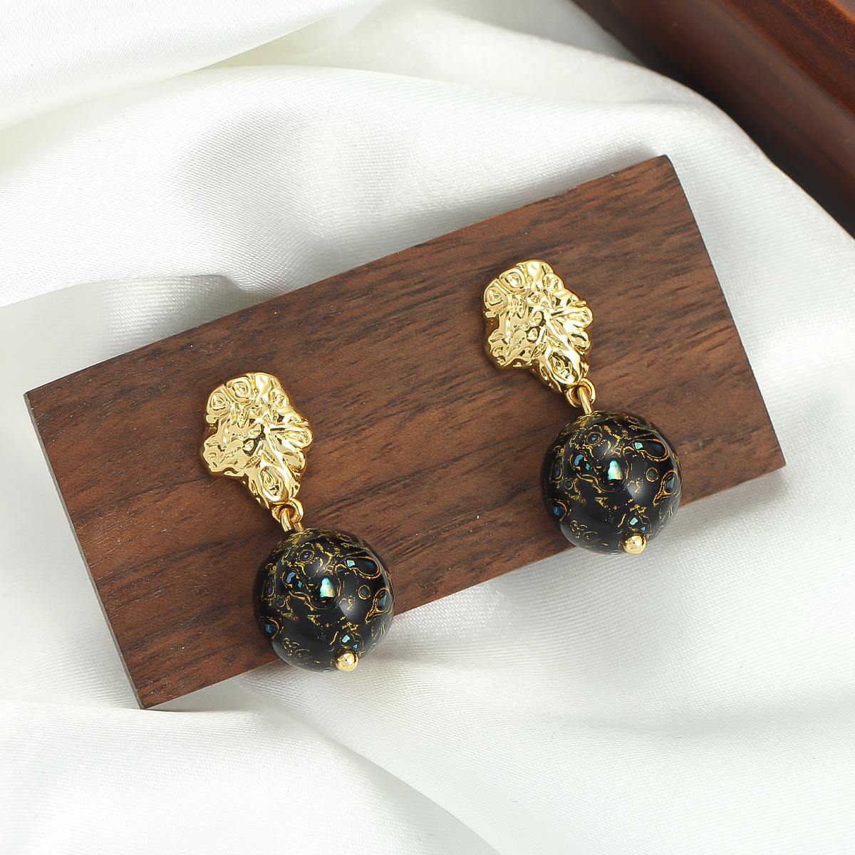  Intangible Cultural Heritage Lacquer Earrings -resilience，harmony，undying Eastern splendor