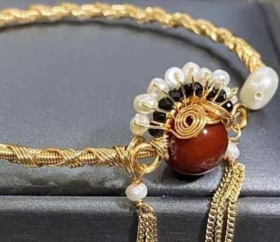 Nanhong Agate Pearl "Daomadan" Bracelet-Strength, Grace, and Resilience