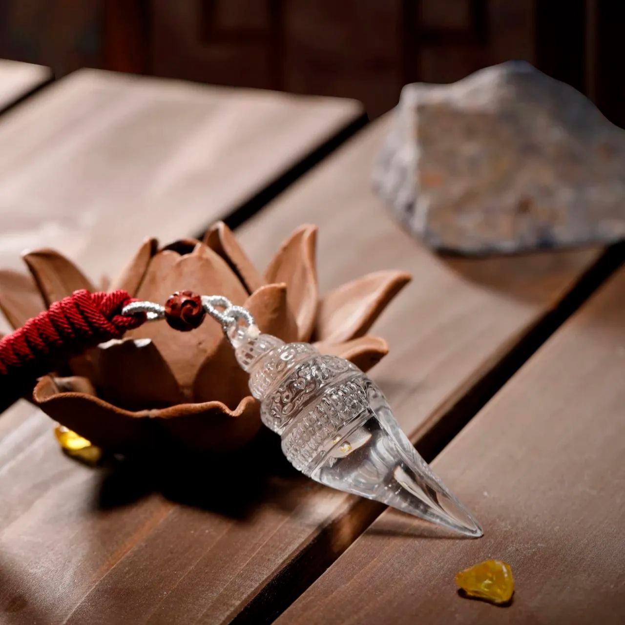 Right-Spiral White Crystal Conch Shell-Bringing forth fame, prosperity, auspiciousness, and the fulfillment of wishes