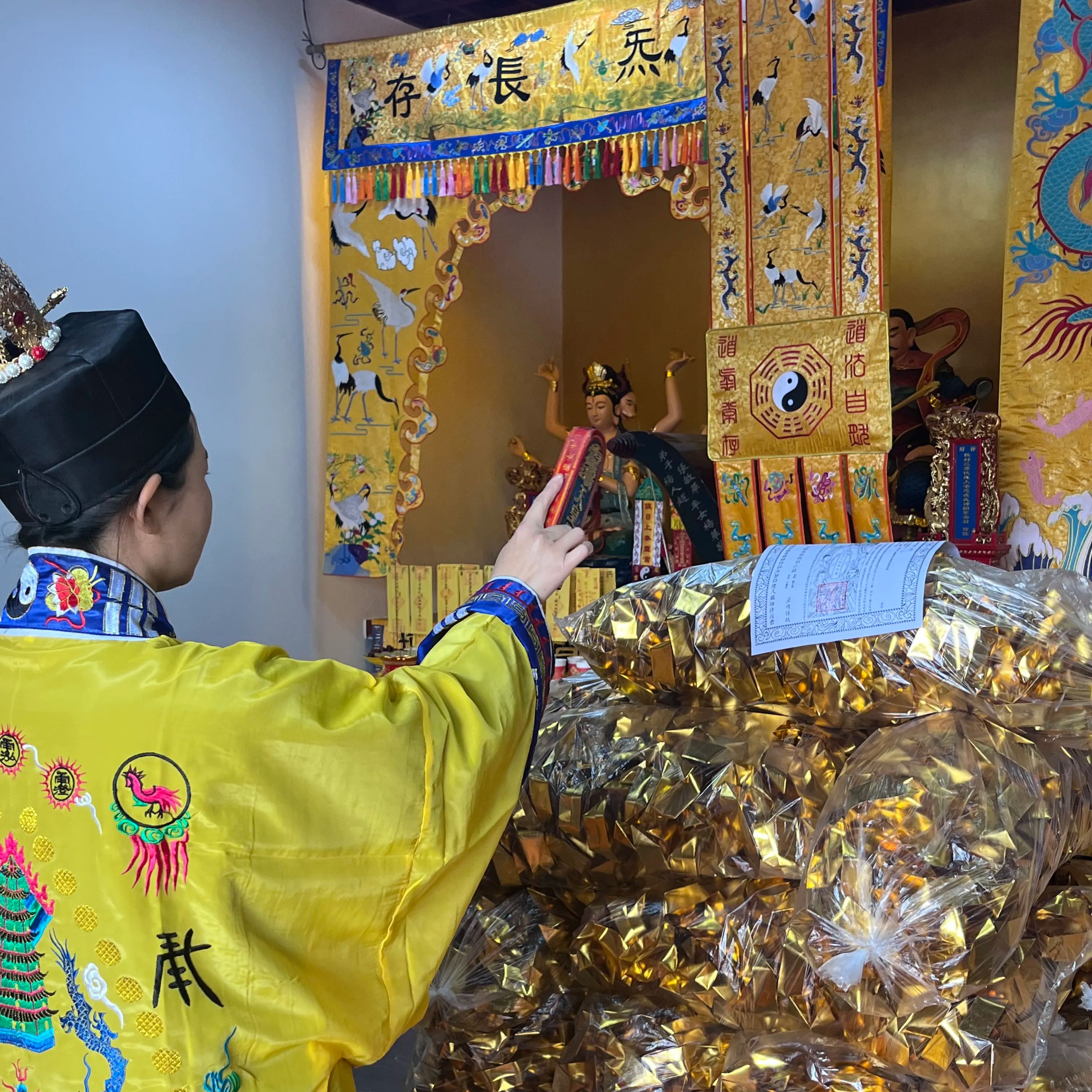 清明燒元寶祭祖