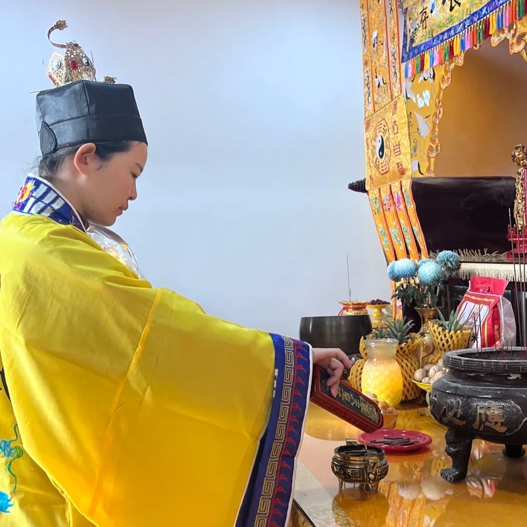 清明燒元寶祭祖