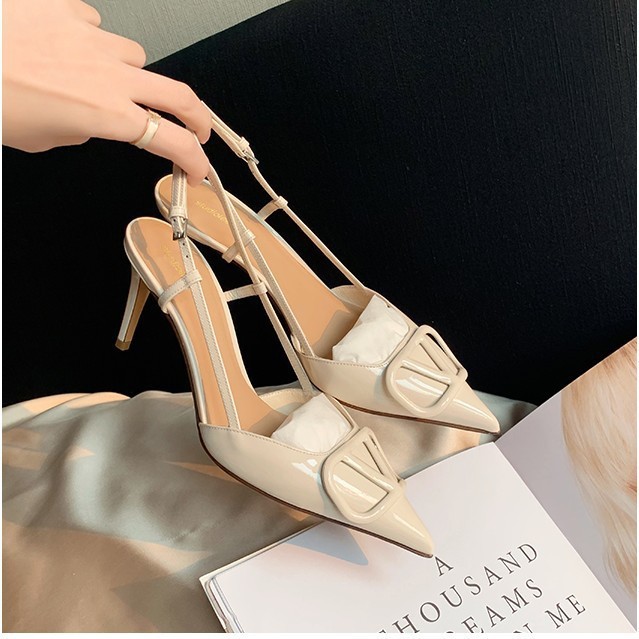 现货秒发！葡萄妈同款鞋气质尖头V扣高跟鞋女漆皮后空细跟凉鞋女