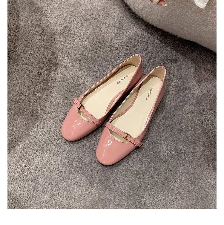 葡萄妈气质小圆头一字扣带漆皮一脚蹬平底通勤单鞋女秋