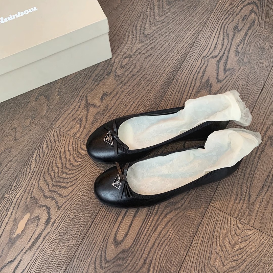 现货秒发！苏茵茵同款鞋进口胎羊皮三角标蝴蝶结平底芭蕾鞋女平底单鞋