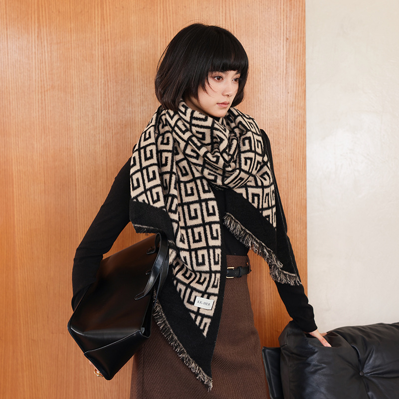 秋冬迷宫格围巾双面经典时尚羊绒爆款披肩百搭围脖轻奢几何新款