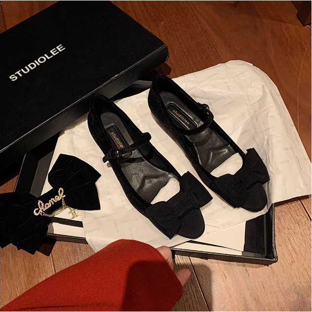 葡萄妈同款  网红蝴蝶结少女尖圆头一字带玛丽珍单鞋女秋冬新款