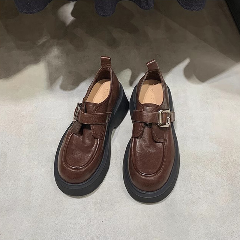 葡萄妈秋冬新款水洗马皮圆头英伦风一脚蹬粗跟乐福单鞋小皮鞋女