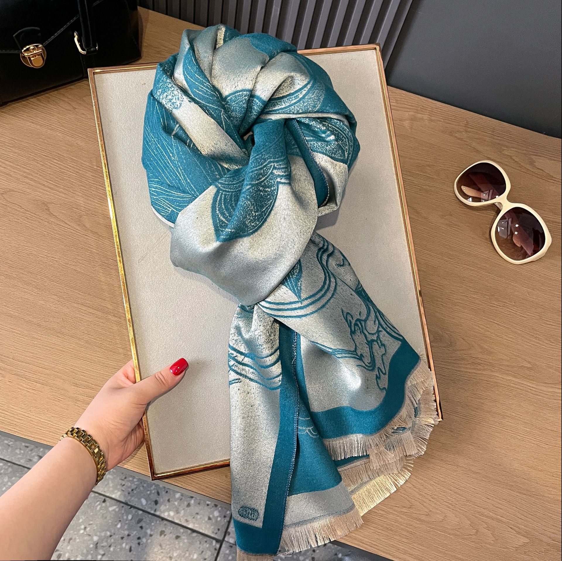 秋冬双面羊绒古风荷花加厚保暖天丝棉丝巾空调房护颈披肩外搭丝巾