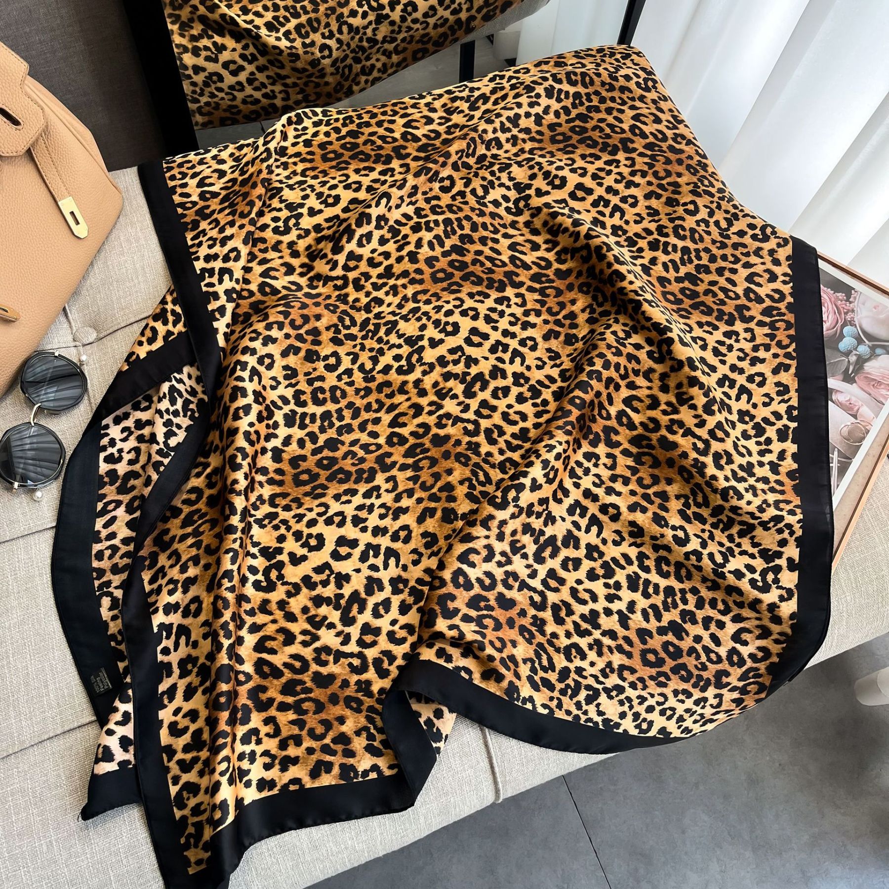 真丝丝巾女丽景锻丝巾韩版简约百搭沙滩巾外搭旅游披肩印花