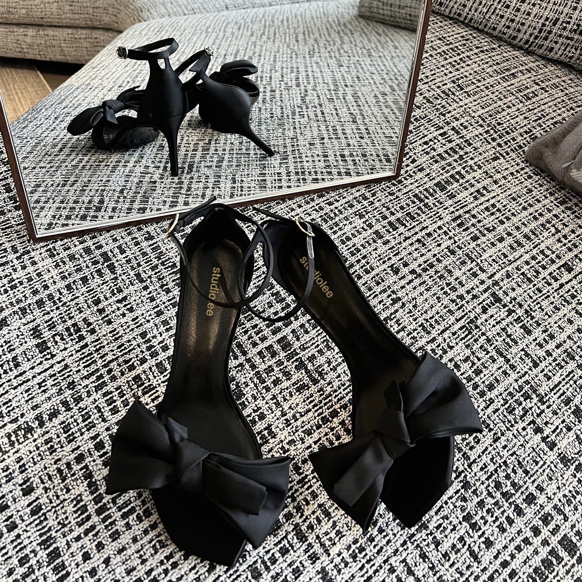 现货秒发！葡萄妈同款鞋甜美蝴蝶结黑色真丝一字带高跟细跟凉鞋女