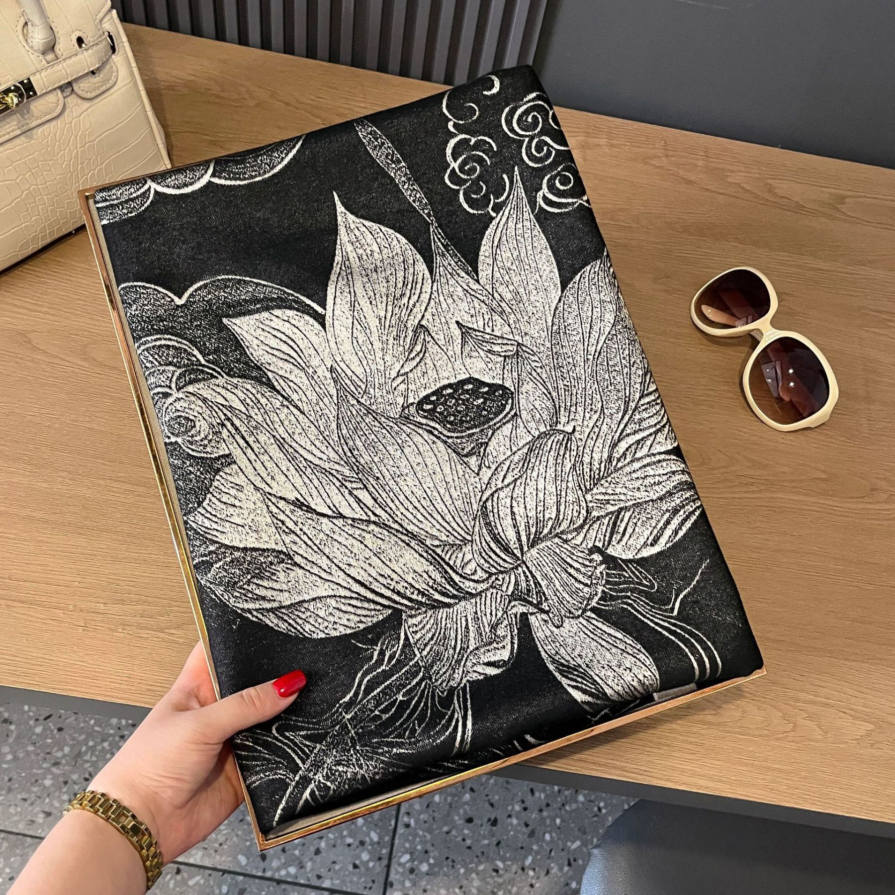 秋冬双面羊绒古风荷花加厚保暖天丝棉丝巾空调房护颈披肩外搭丝巾