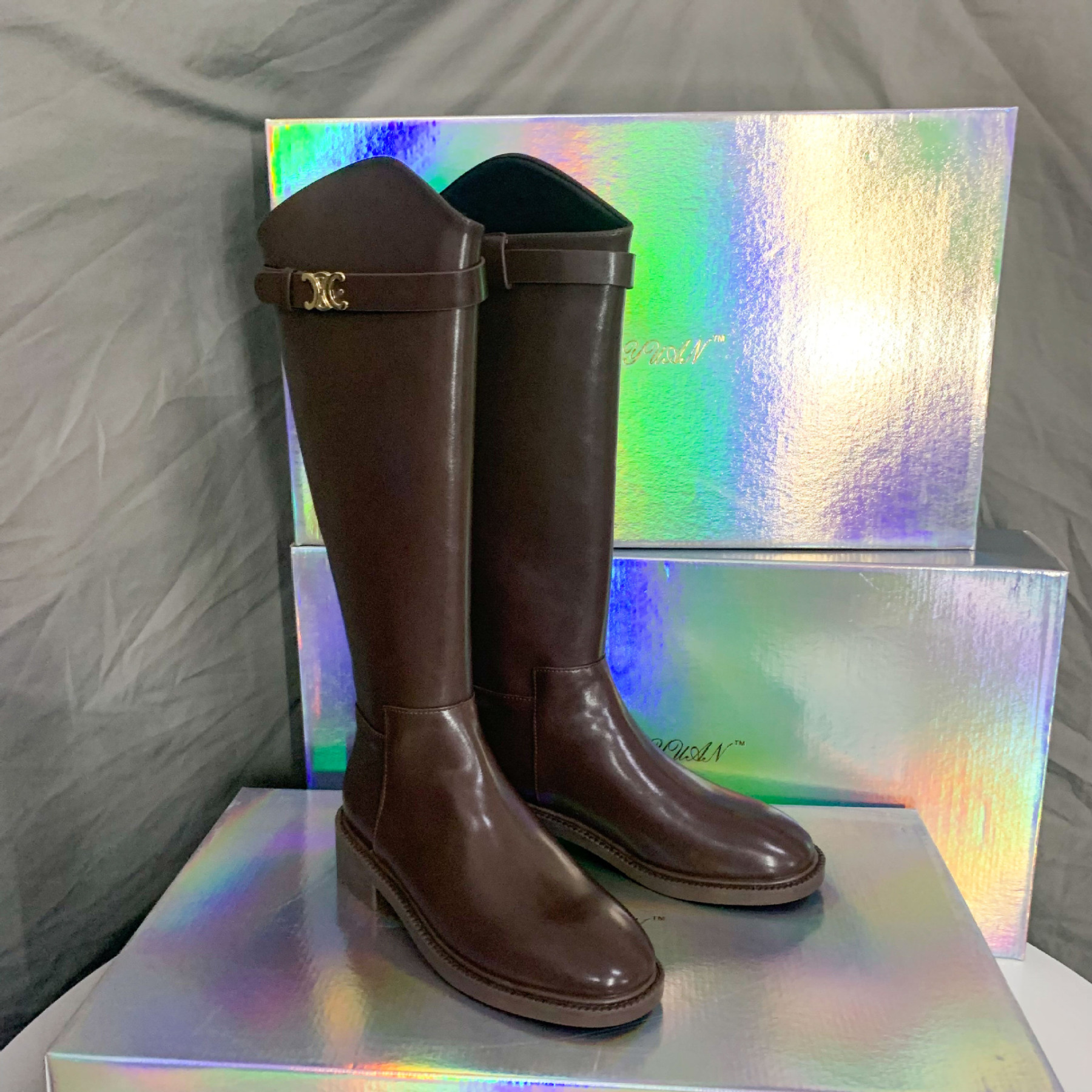 PANDA EYES时尚百搭新款牛皮斜口凯旋门扣带粗跟高筒骑士靴女秋冬