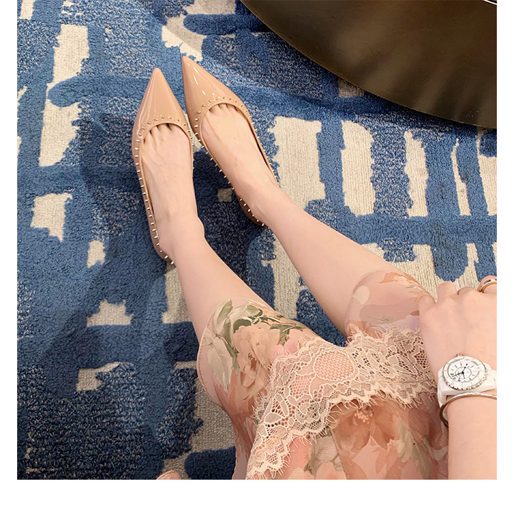 葡萄妈同款 浅口尖头真皮纯色百搭小铆钉扣平底单鞋女春夏季新款