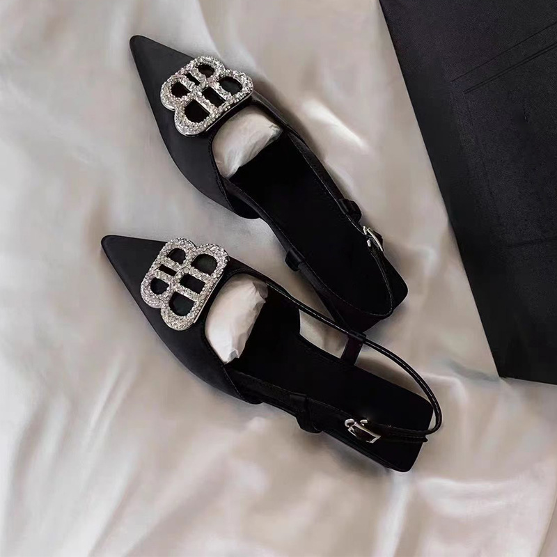 葡萄妈~新款法式水钻细跟小尖头包头凉鞋女高级感一字带后空单鞋