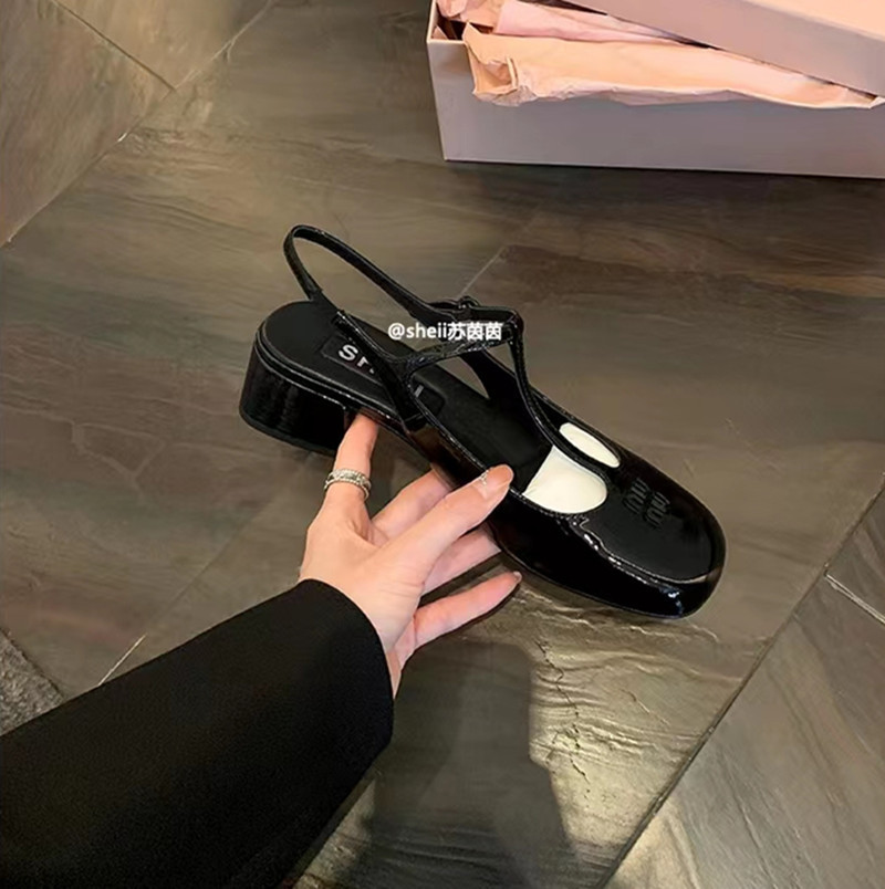苏茵茵同款 头号甜心~阿miu包方头真皮粗跟后空玛丽珍凉鞋女高跟