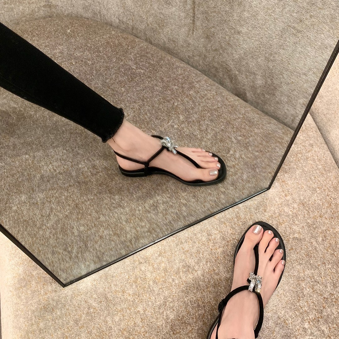 现货秒发！！苏茵茵同款鞋闪闪星河水钻扣真皮夹脚趾粗跟凉鞋女春