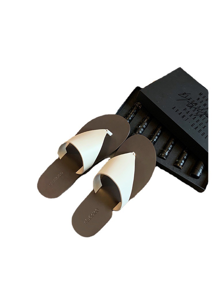 葡萄妈同款 夏季新款圆头简约三角夹趾平底拖鞋女真皮平底凉鞋