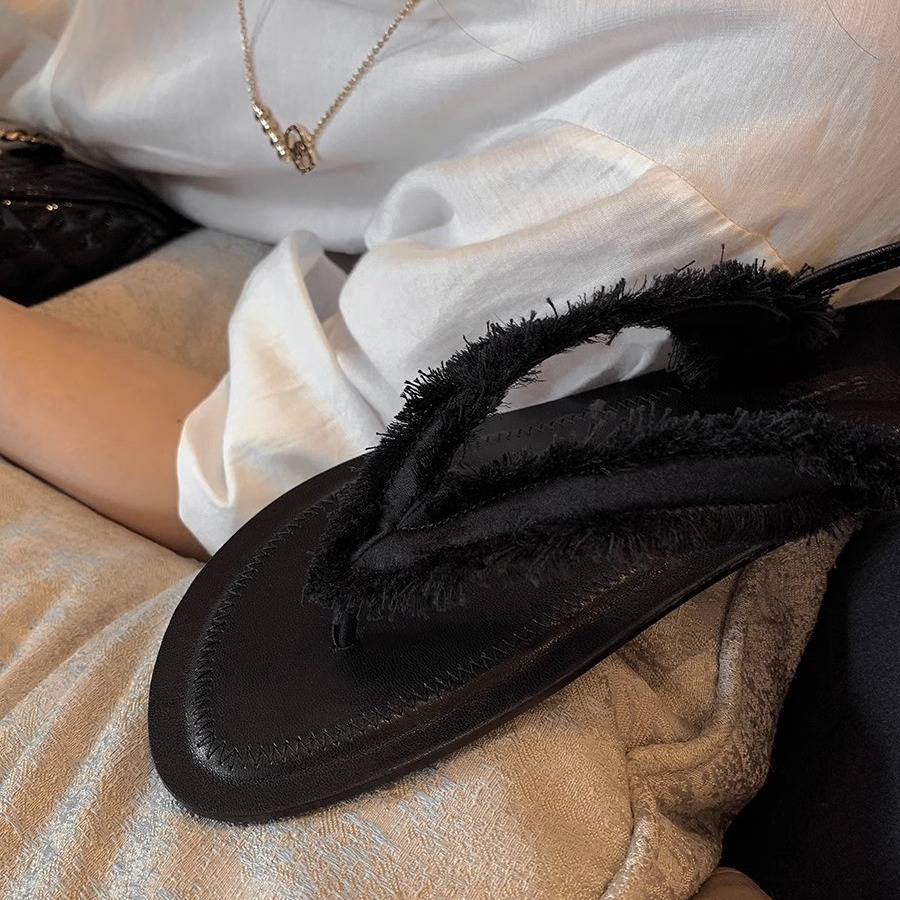 现货秒发！葡萄妈同款鞋时尚真丝毛边平底夹趾真皮软底凉鞋女外穿