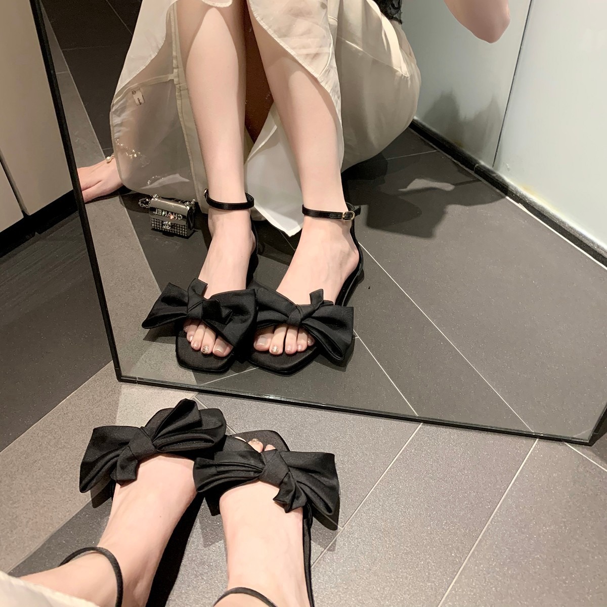 现货秒发！葡萄妈同款鞋甜美蝴蝶结黑色真丝一字带高跟细跟凉鞋女