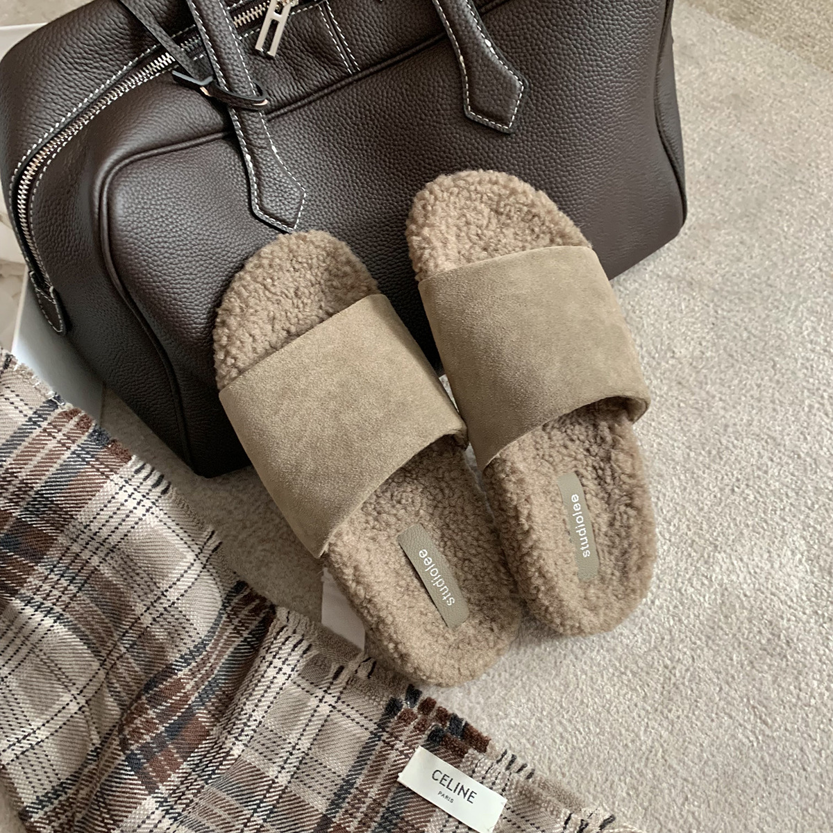 葡萄妈studiolee 磨砂牛皮宽一字带真皮毛毛拖鞋女外穿秋冬新款